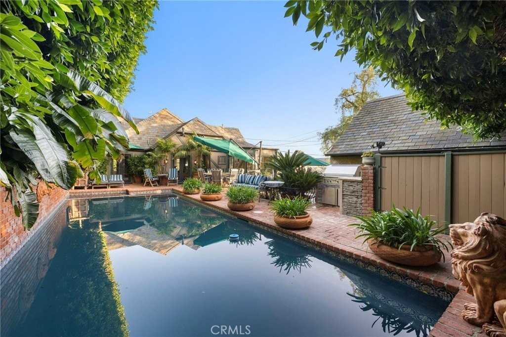 486 Holly St - Photo 2 of 34