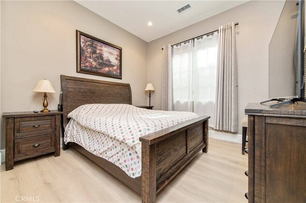 200 Piazza - Photo 6 of 37