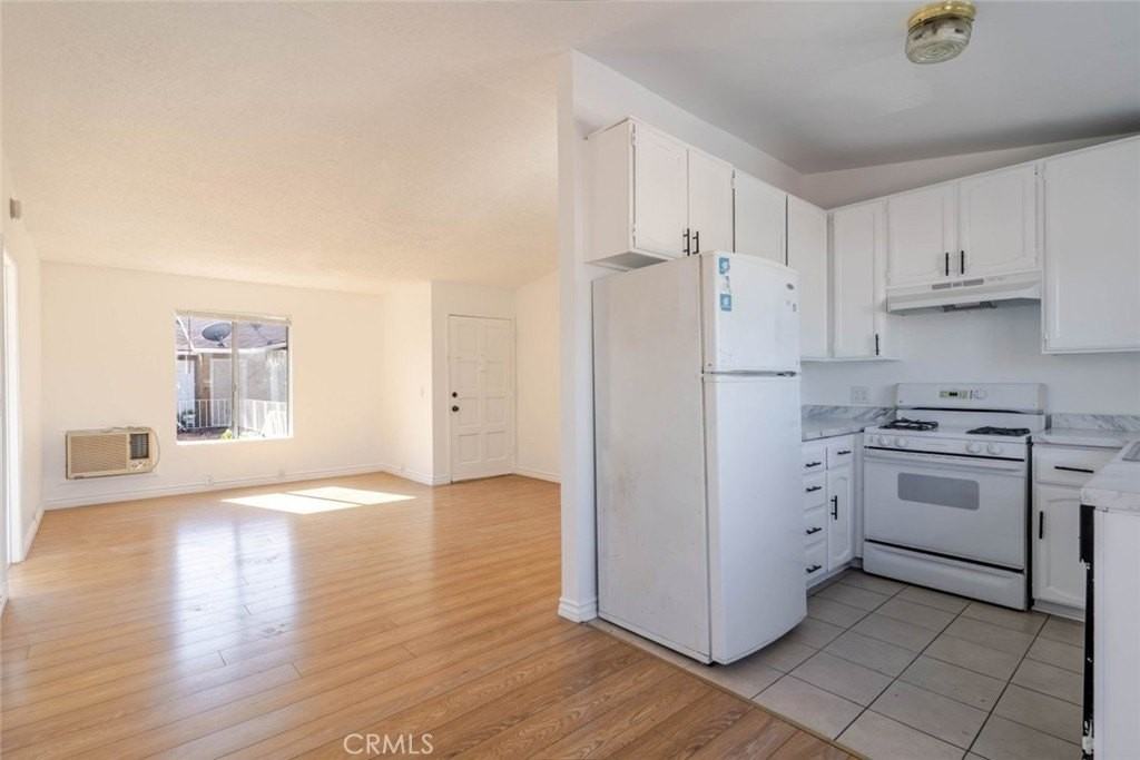 13015 Vanowen St #10 - Photo 6 of 19