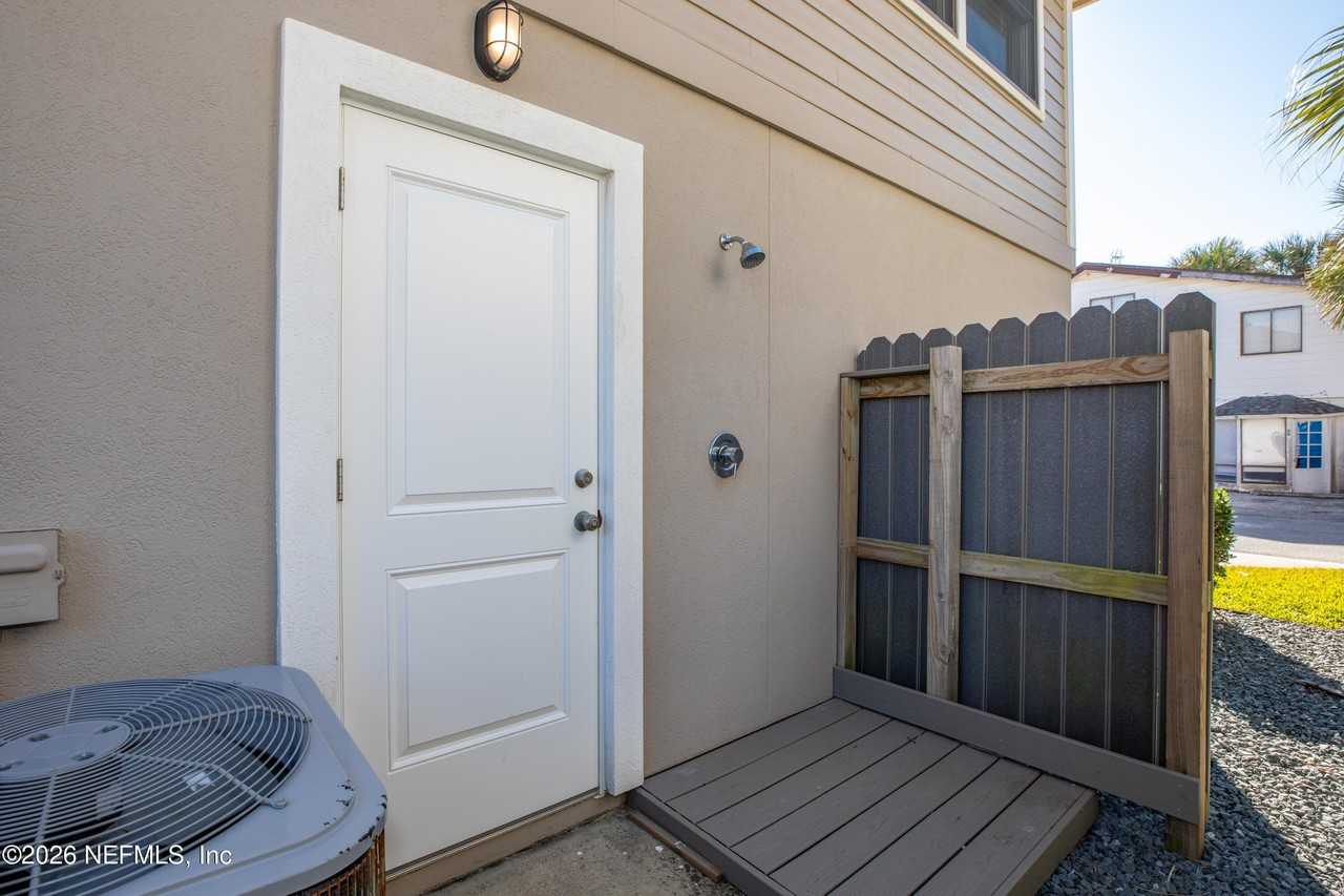 2008 Ocean Dr S - Photo 3 of 37