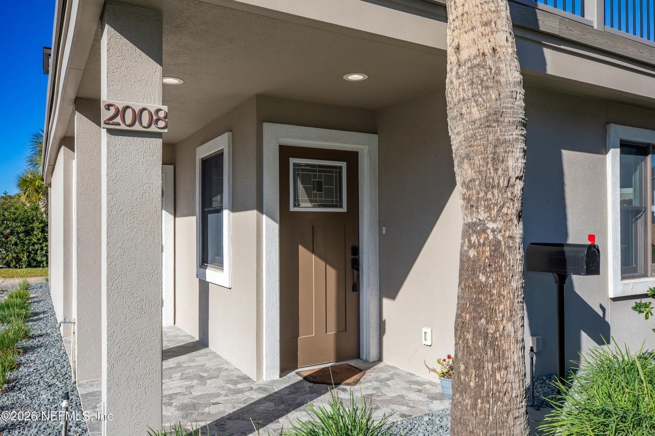 2008 Ocean Dr S - Photo 5 of 37