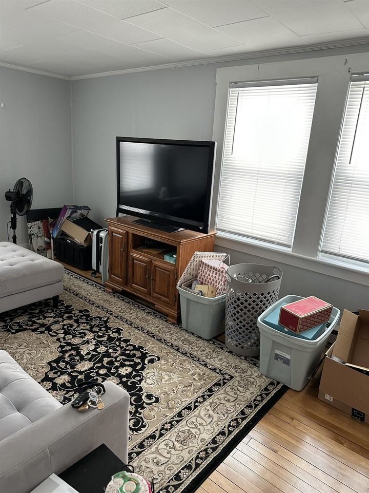 53 Gilford Ave - Photo 3 of 10