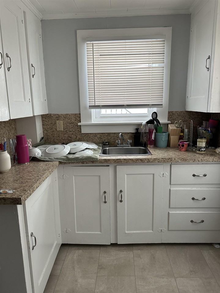 53 Gilford Ave - Photo 5 of 10