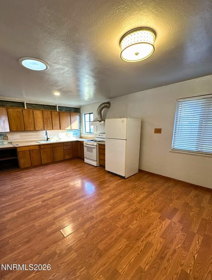 39 E K St - Photo 4 of 18