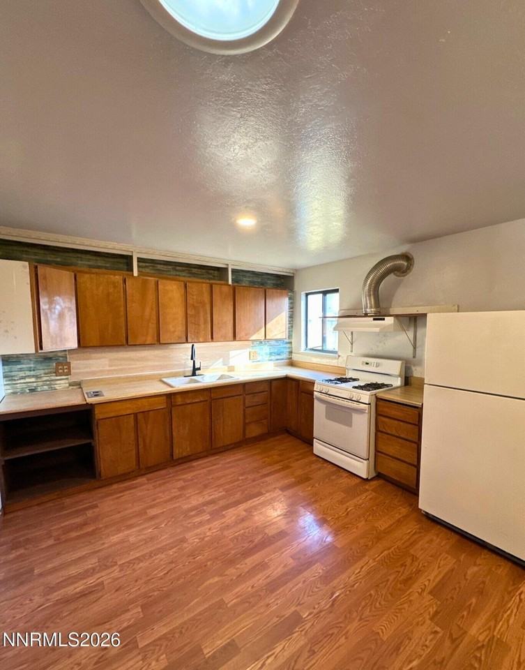 39 E K St - Photo 5 of 18