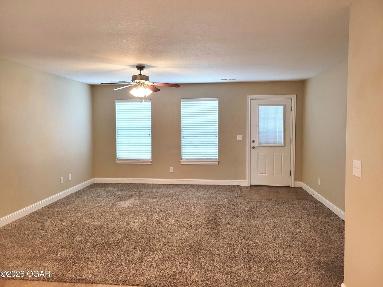 2423 Virginia Ave - Photo 4 of 9