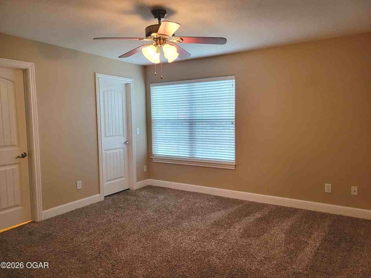 2423 Virginia Ave - Photo 5 of 9