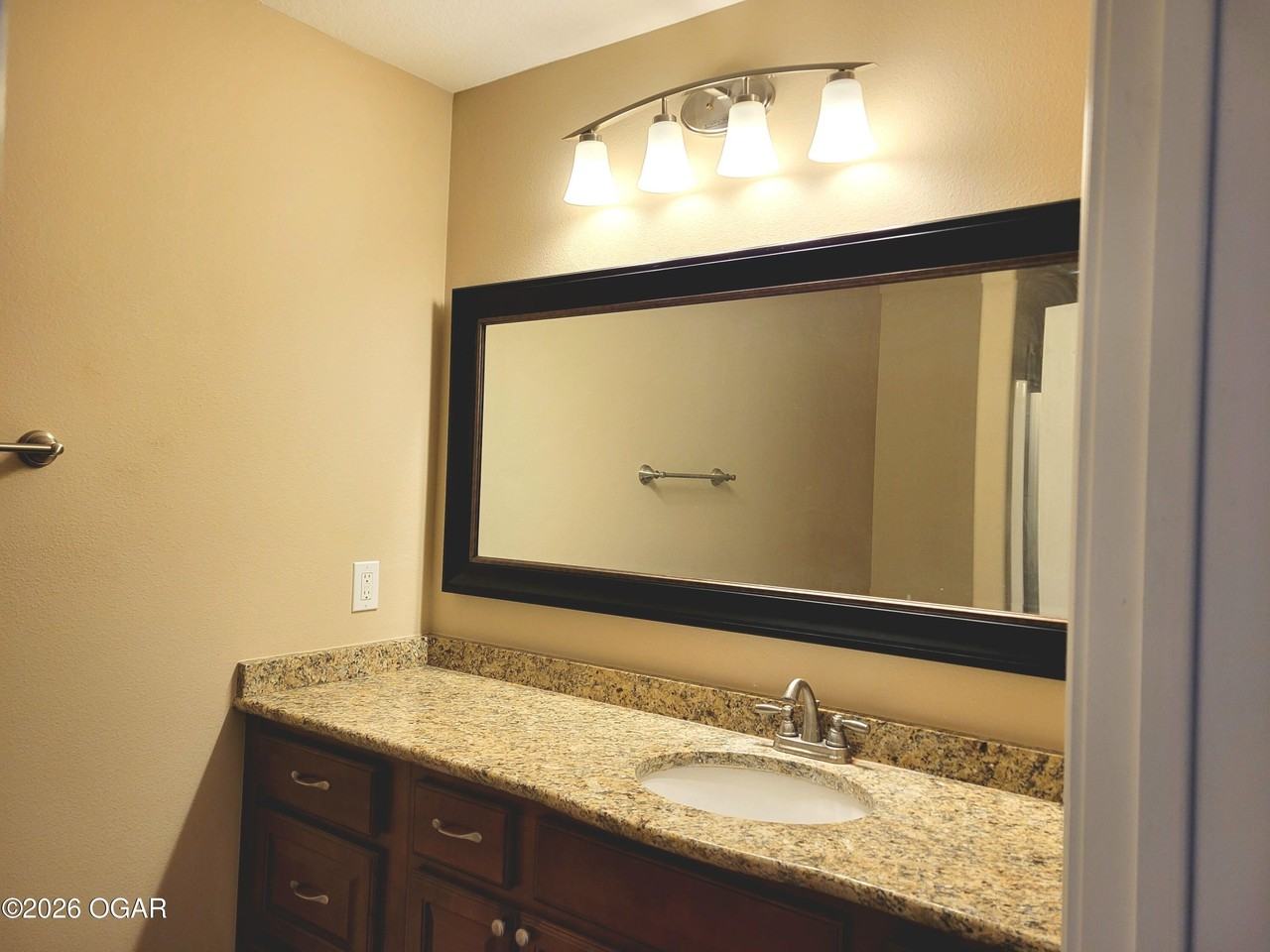 2423 Virginia Ave - Photo 6 of 9