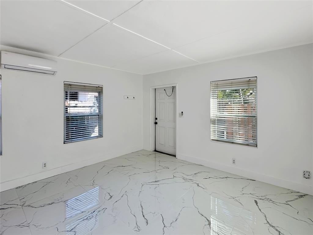 1215 Ne 14th Ave - Photo 5 of 20