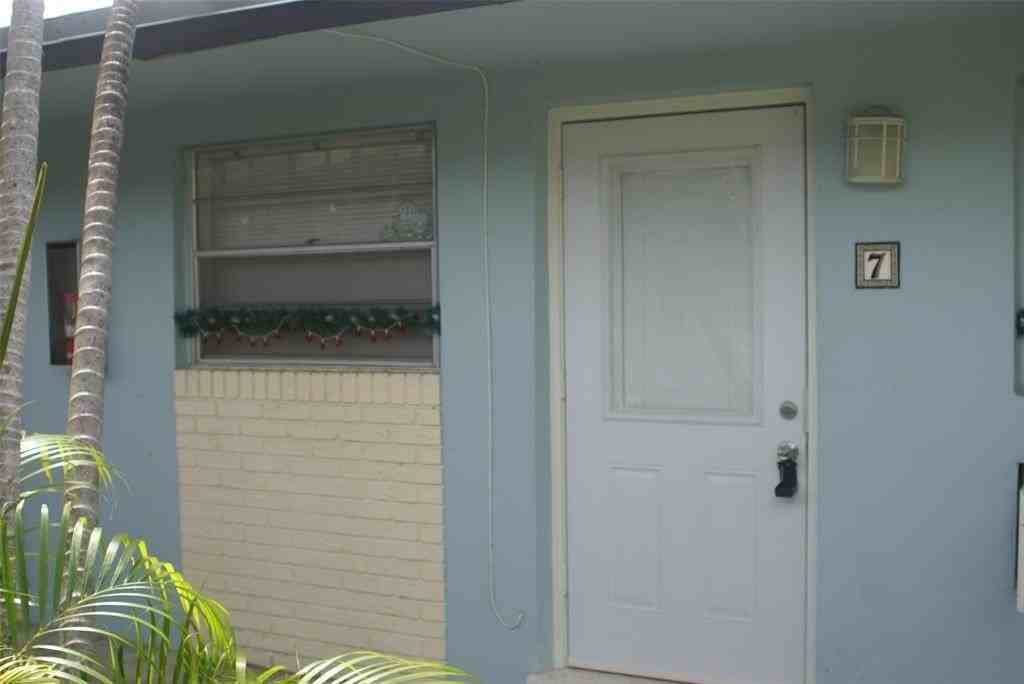 2220 N 19th Ave #7 - Photo 4 of 13