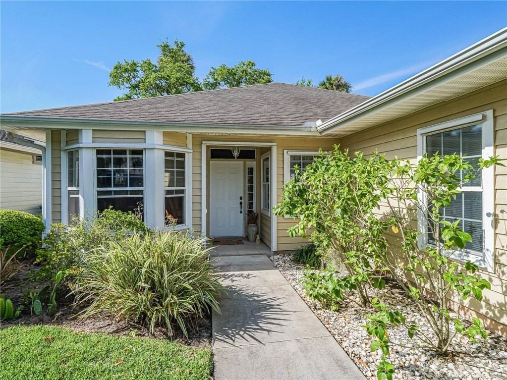 335 Hawthorne Ln - Photo 3 of 35