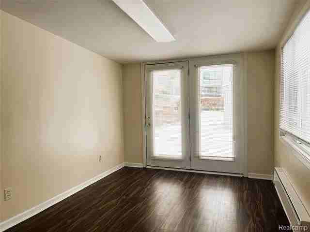 510 E Hudson Ave - Photo 4 of 10