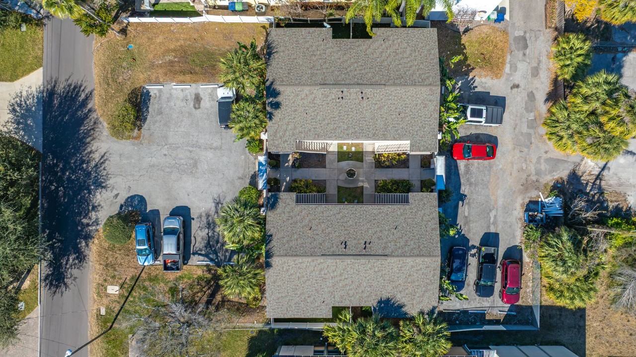 South Tampa Retreat in Gray Gables - Photo 4 of 38