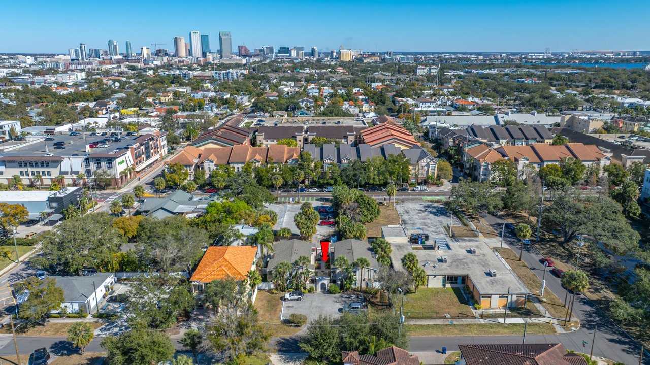 South Tampa Retreat in Gray Gables - Photo 6 of 38