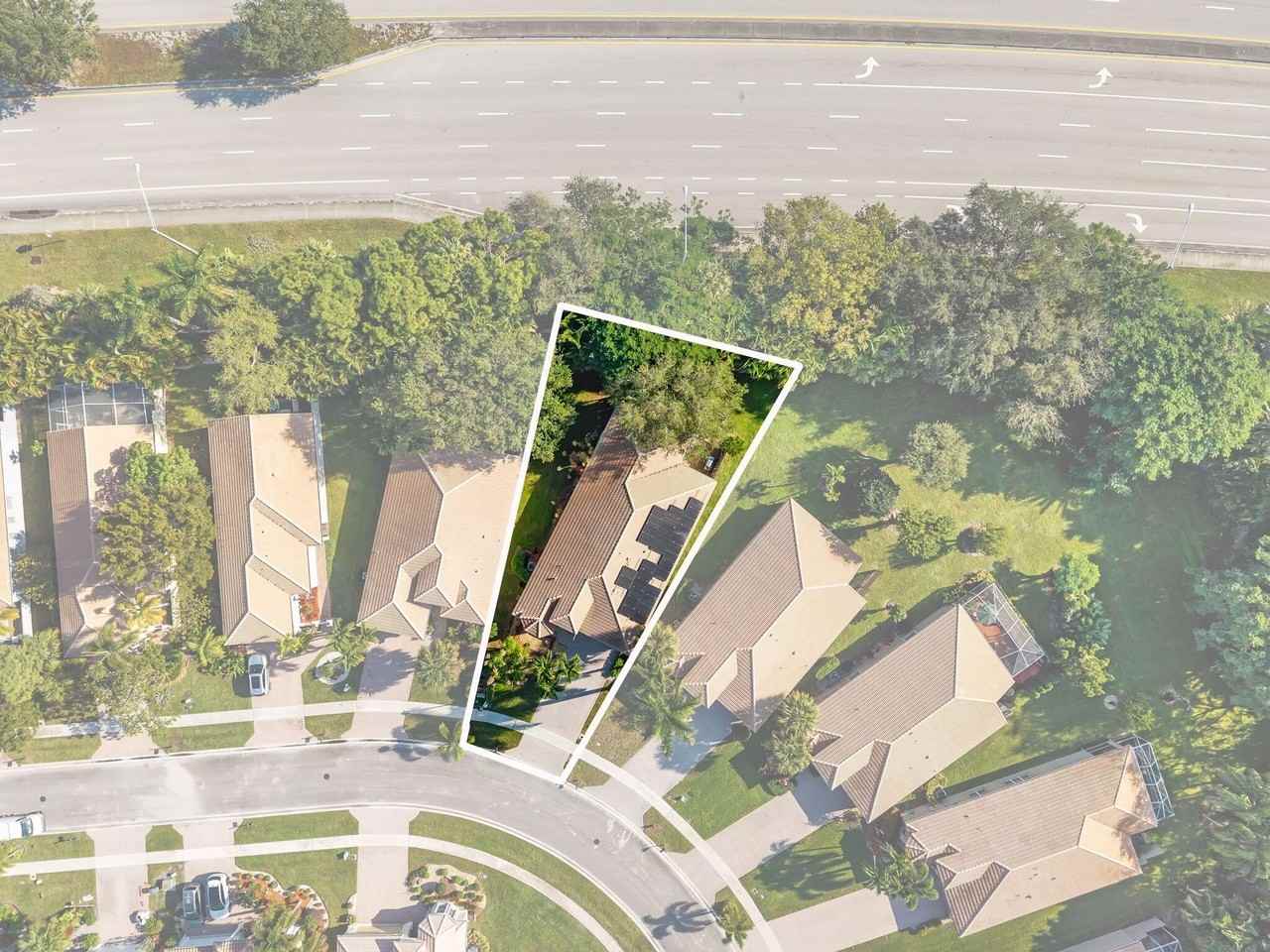 6677 Southport Dr - Photo 2 of 40