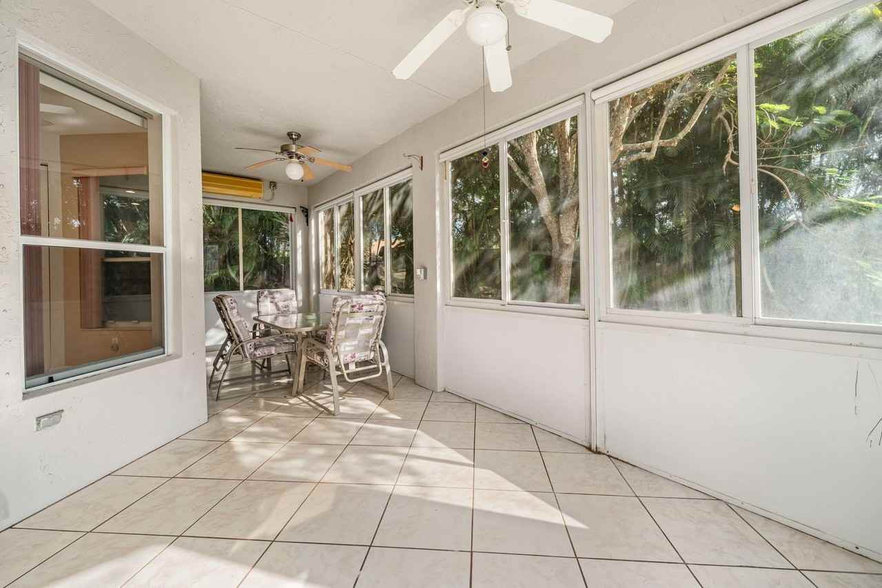 6677 Southport Dr - Photo 4 of 40