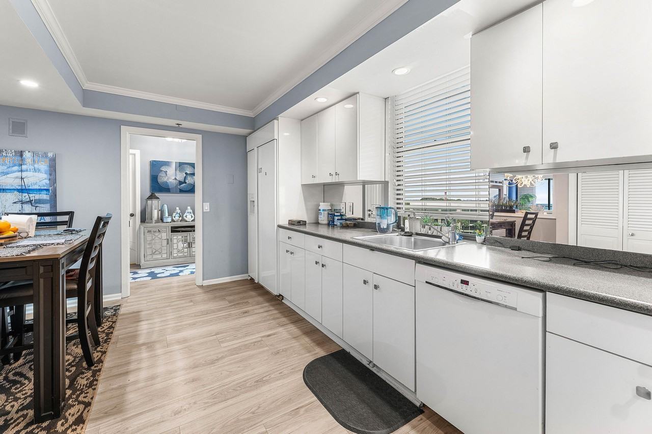 100 Beach Rd #602 - Photo 7 of 50