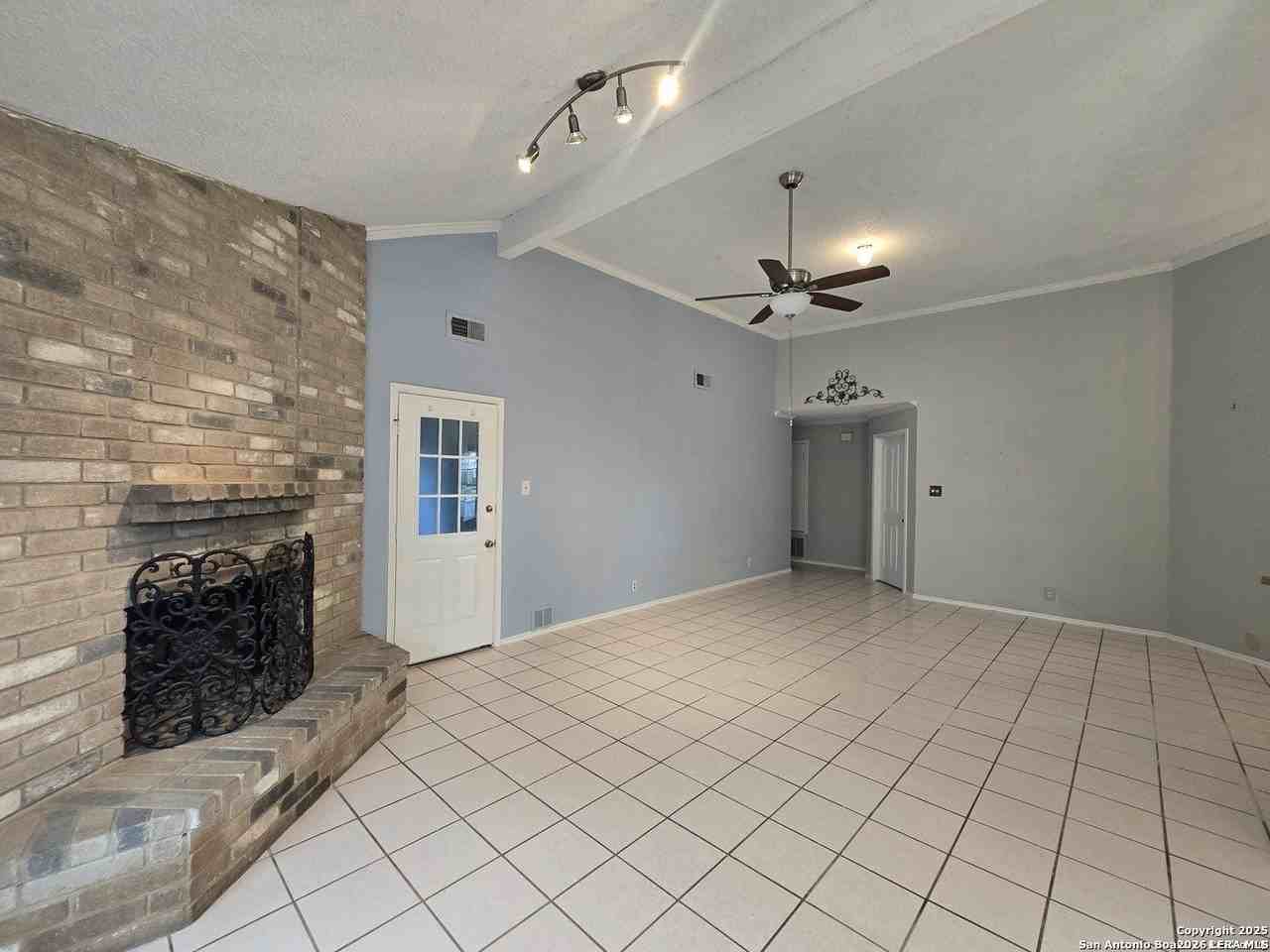 8015 Forest Ash - Photo 3 of 17