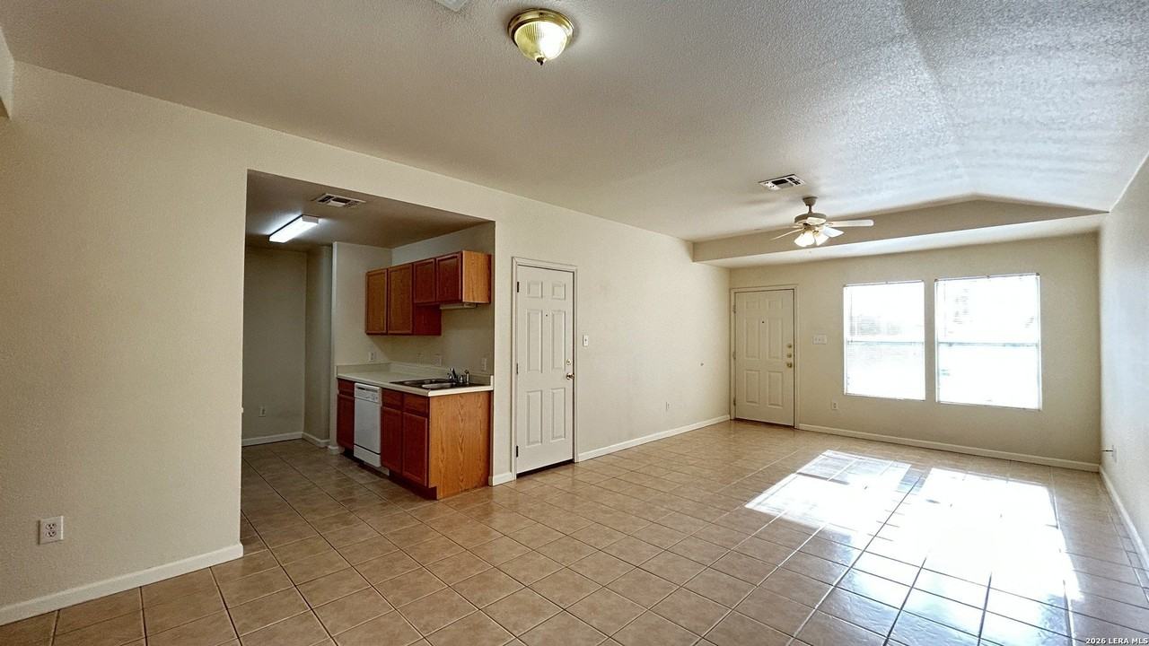 7304 Trail Xing - Photo 4 of 21