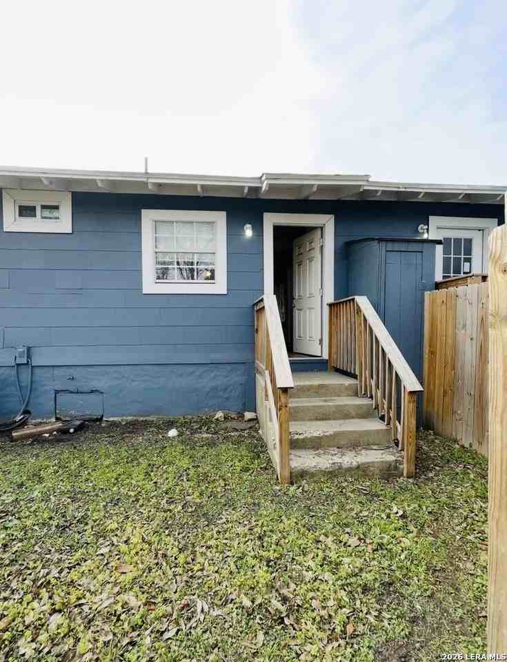 2455 Cincinnati Ave - Photo 4 of 9