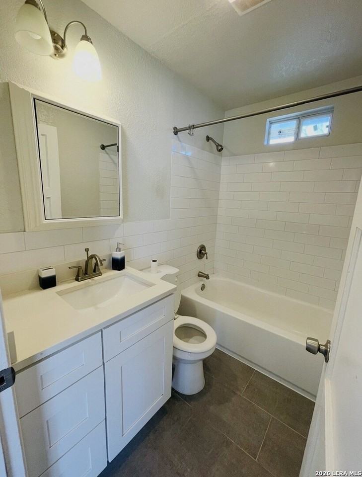 2455 Cincinnati Ave - Photo 6 of 9