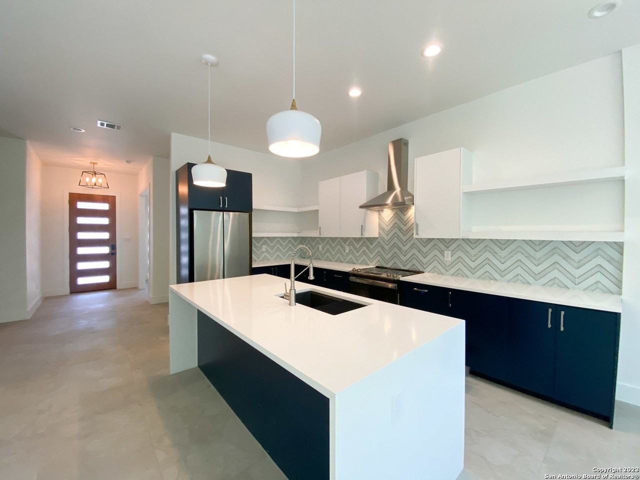 1726 N Olive St - Photo 6 of 31