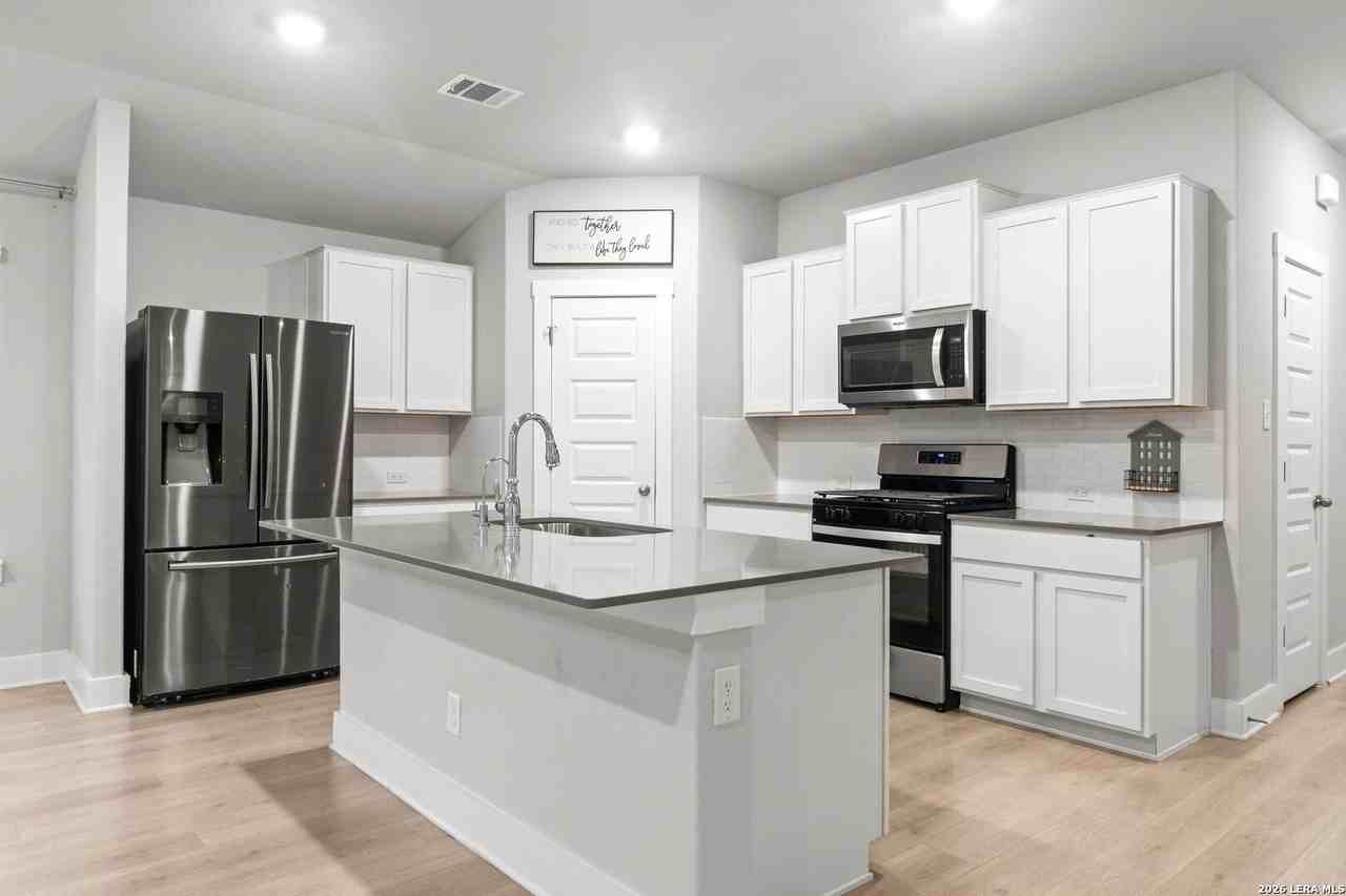 4631 Neches Cyn - Photo 7 of 30