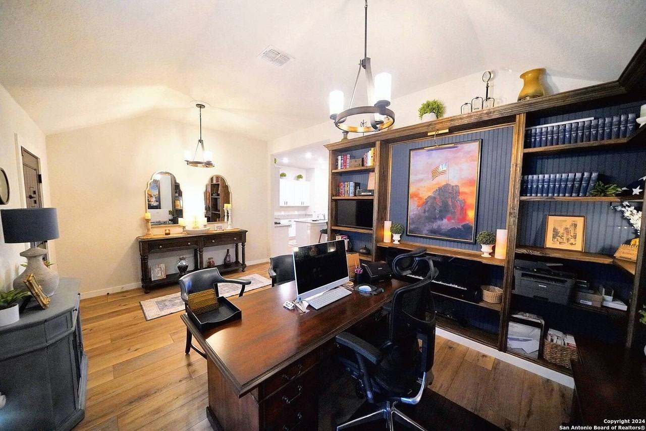 7056 Rimwood - Photo 5 of 34