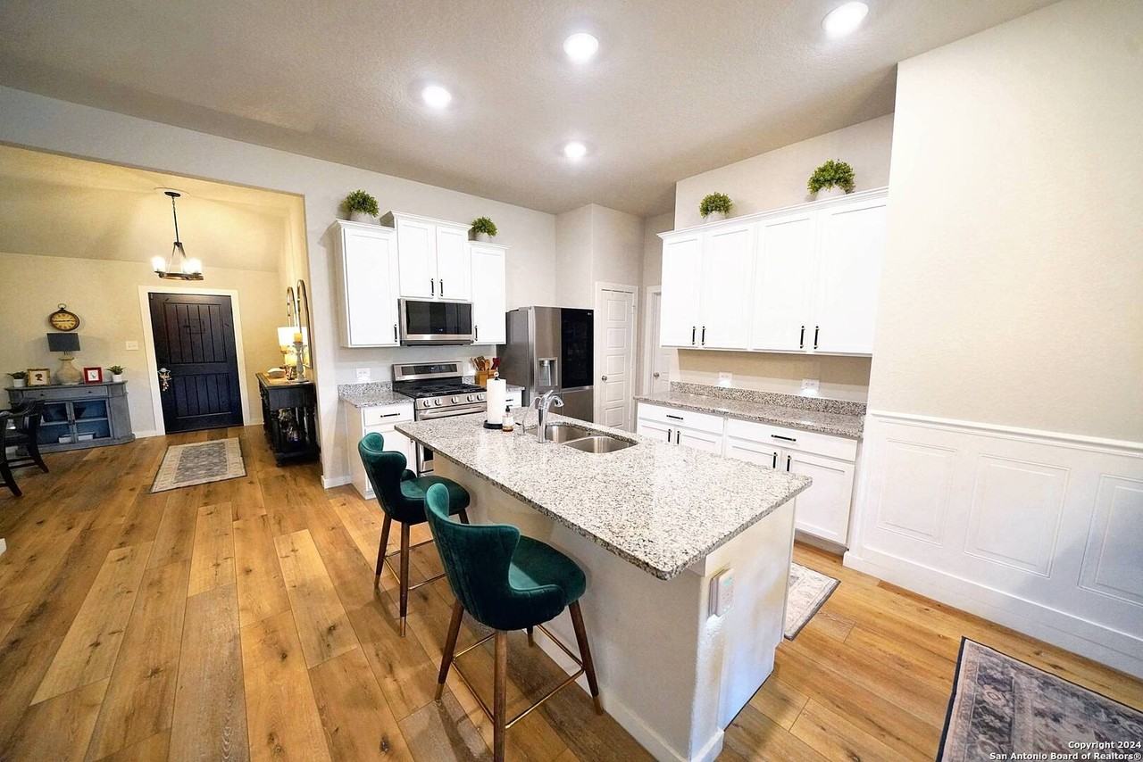 7056 Rimwood - Photo 7 of 34