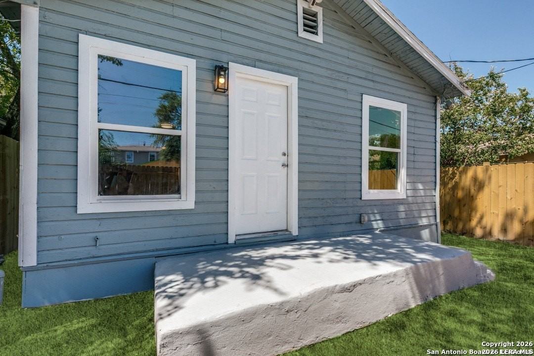 2017 Lyons St - Photo 4 of 25