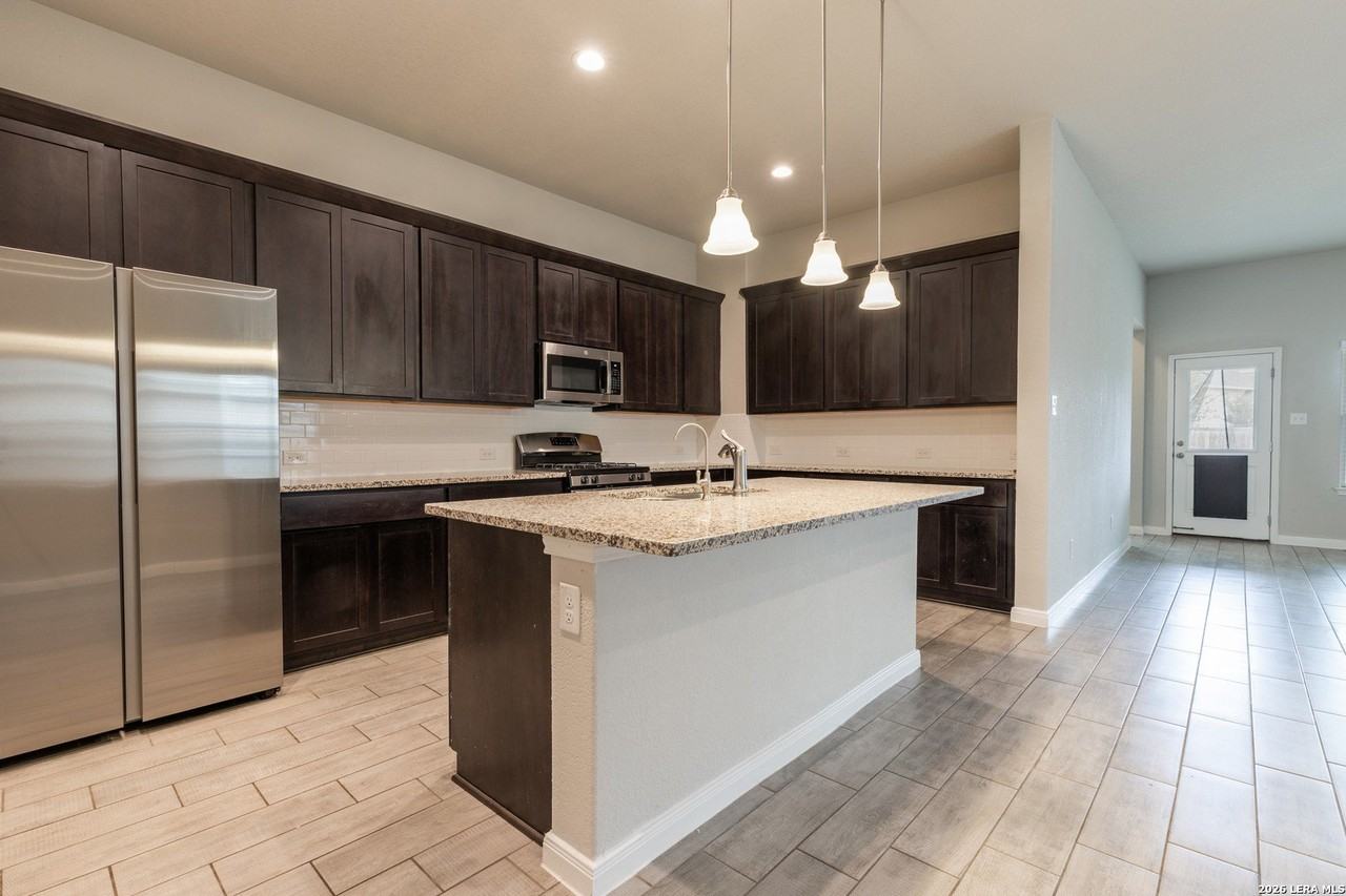 13109 Blue Flame Dr - Photo 4 of 26