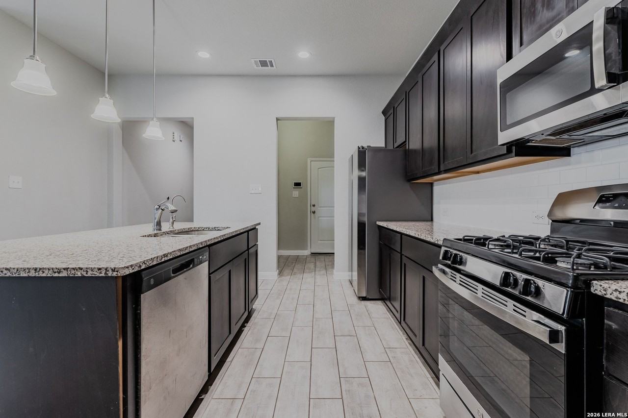 13109 Blue Flame Dr - Photo 7 of 26