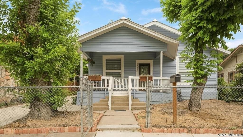 1828 N Hackberry St - Photo 2 of 25