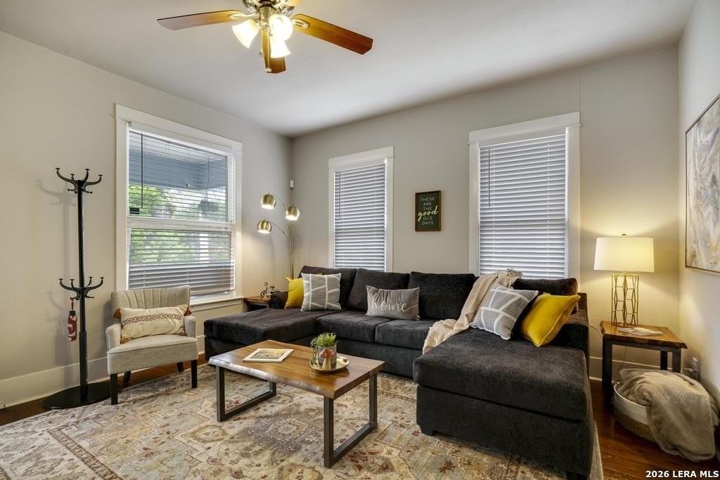 1828 N Hackberry St - Photo 3 of 25