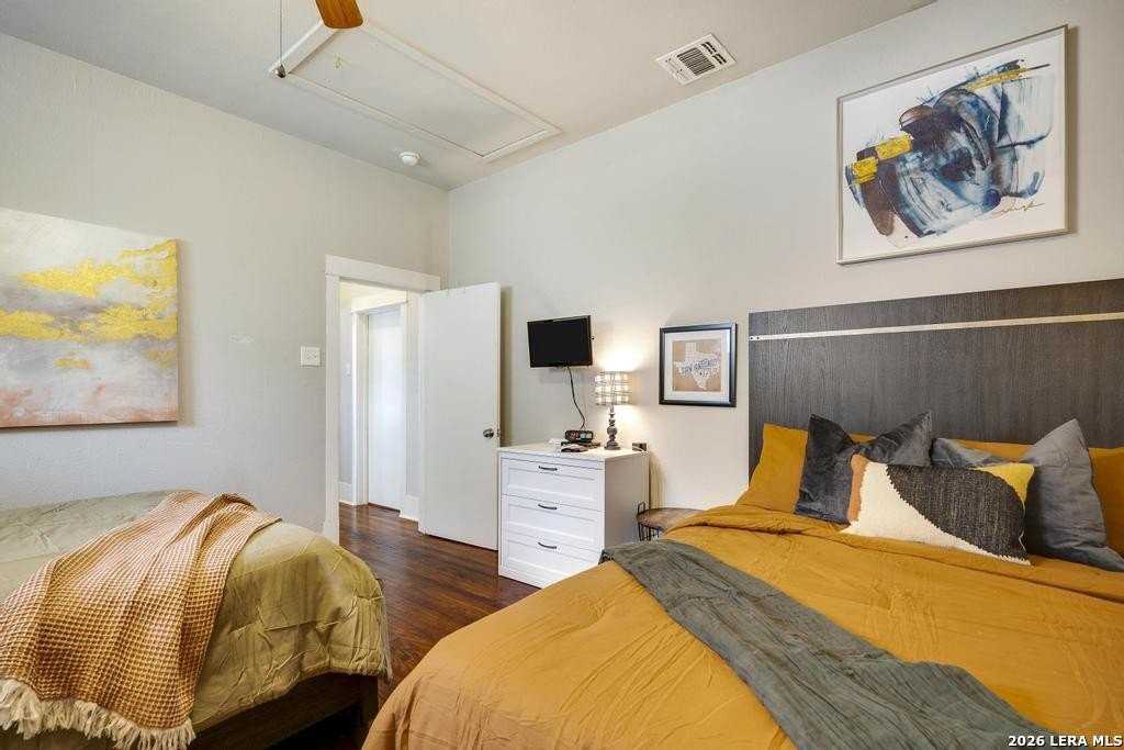 1828 N Hackberry St - Photo 7 of 25