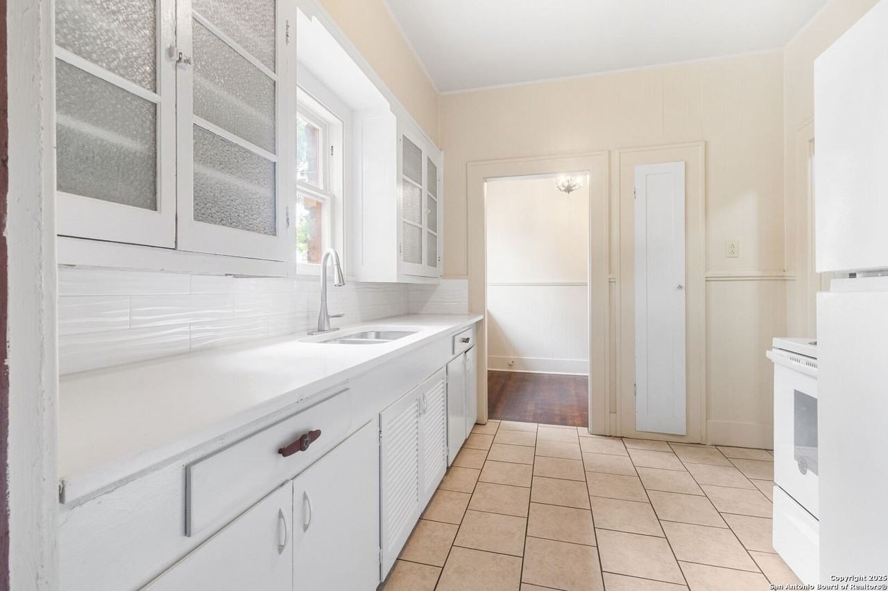 1618 W Kings Hwy Unit 1618 #1618 - Photo 4 of 14