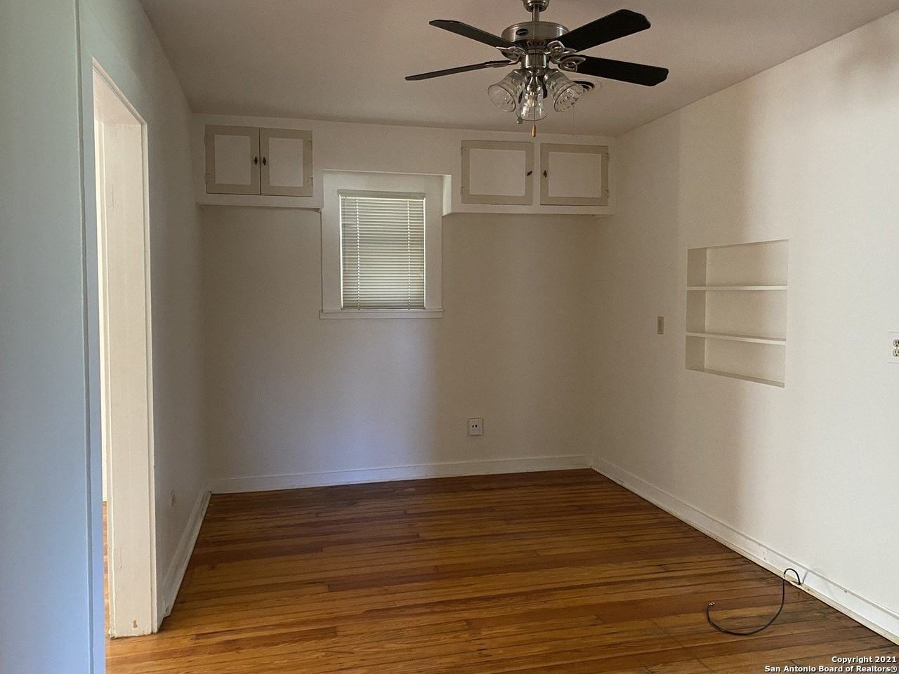 933 Beck St - Photo 5 of 22