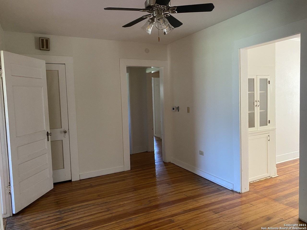 933 Beck St - Photo 6 of 22