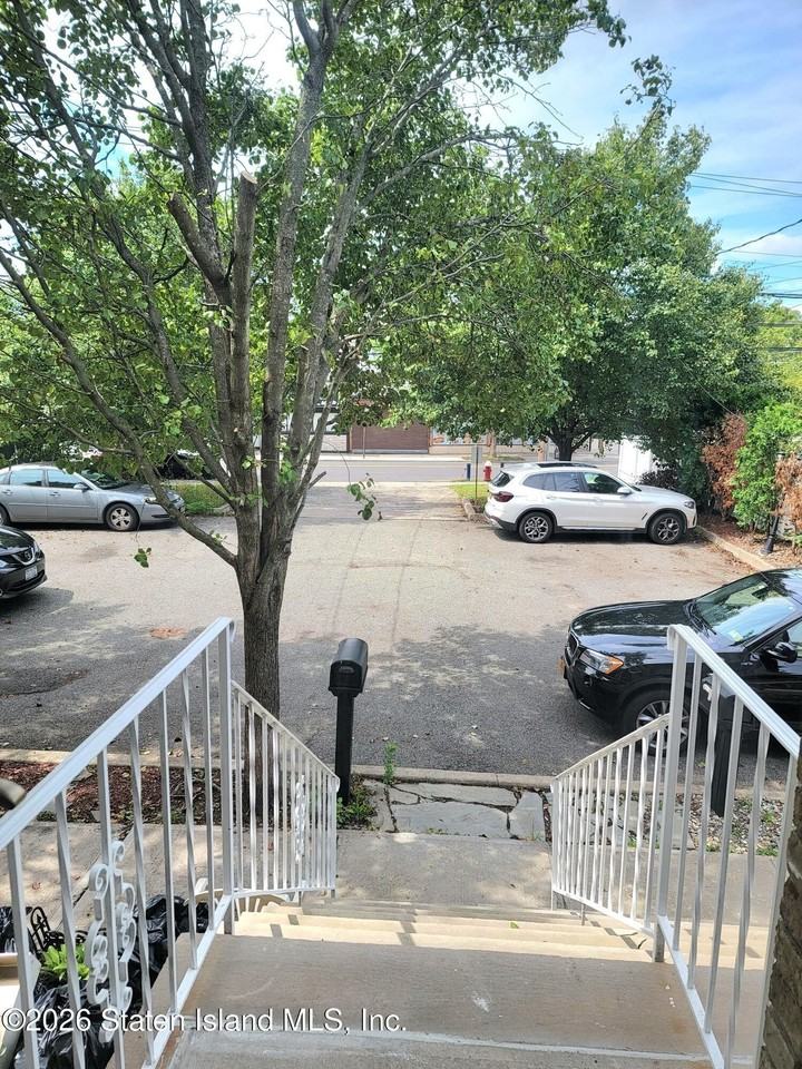 7302 Amboy Rd - Photo 3 of 41