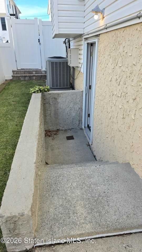 207 Sinclair Ave #B - Photo 4 of 17