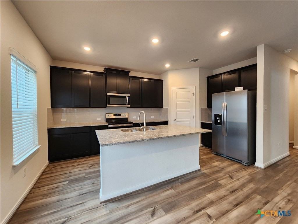 1225 Ella Xing - Photo 3 of 33