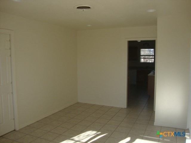 205 E Voelter Ave - Photo 3 of 14