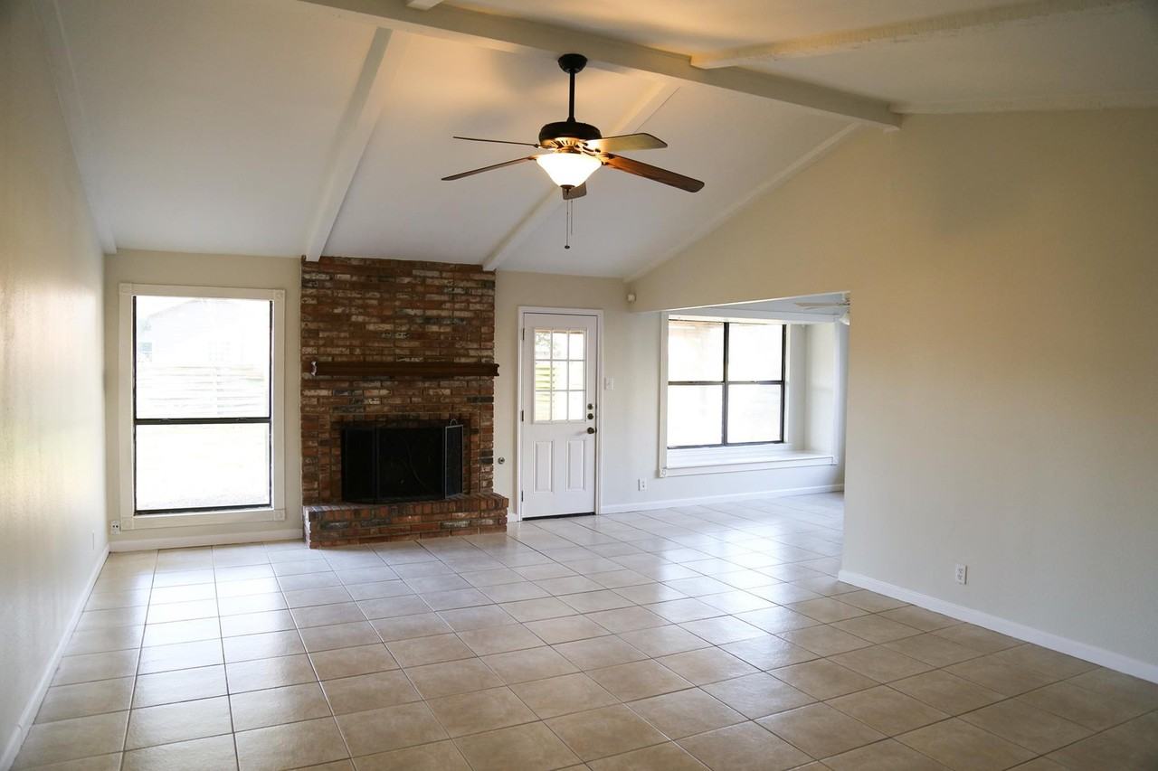 14126 Parkhurst St - Photo 3 of 25