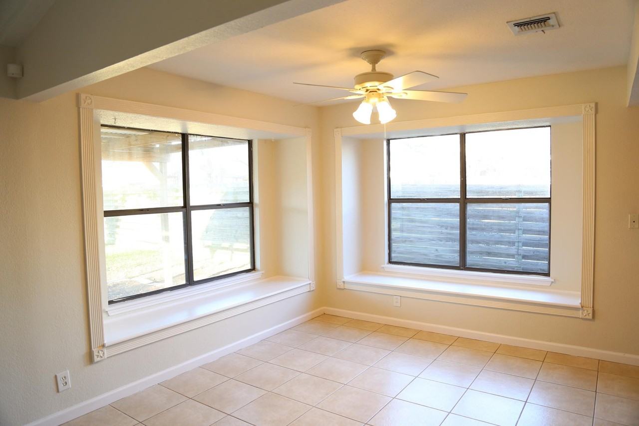 14126 Parkhurst St - Photo 6 of 25