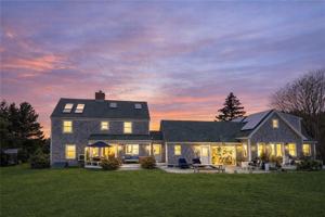 featured image of 400 3rd Beach Rd