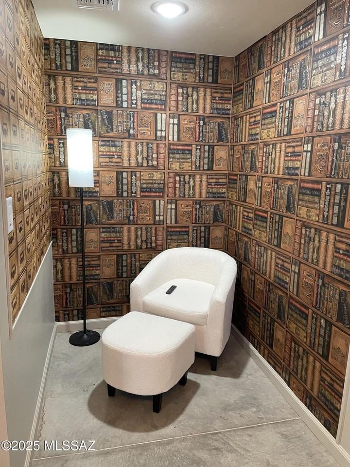 3250 N Stone Ave Apt D #D - Photo 3 of 22