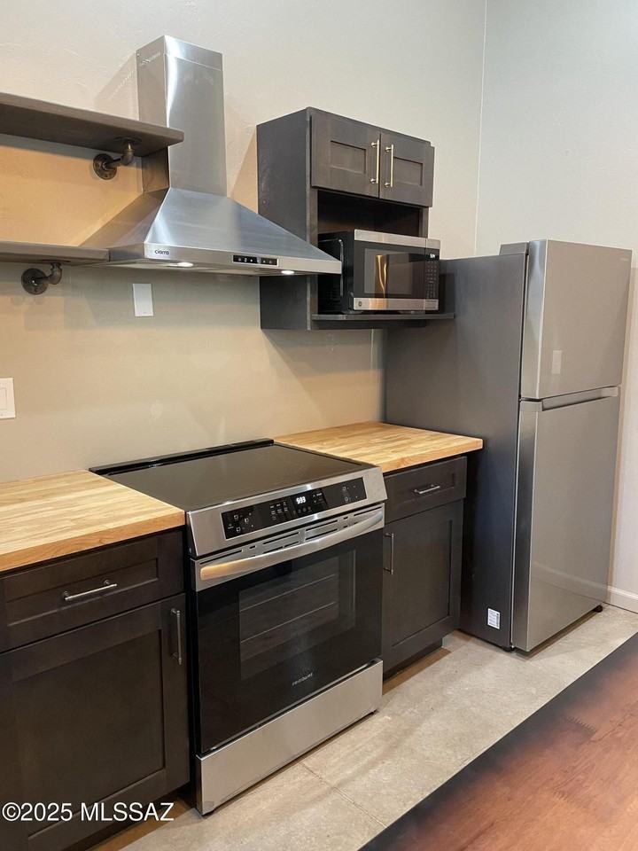 3250 N Stone Ave Apt D #D - Photo 6 of 22