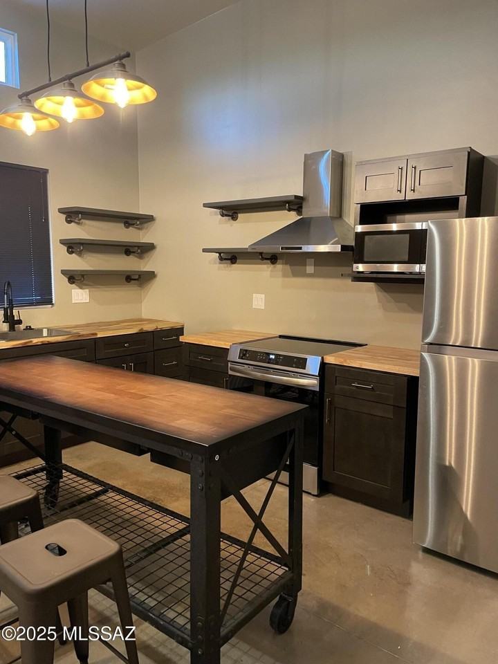 3250 N Stone Ave Apt D #D - Photo 7 of 22