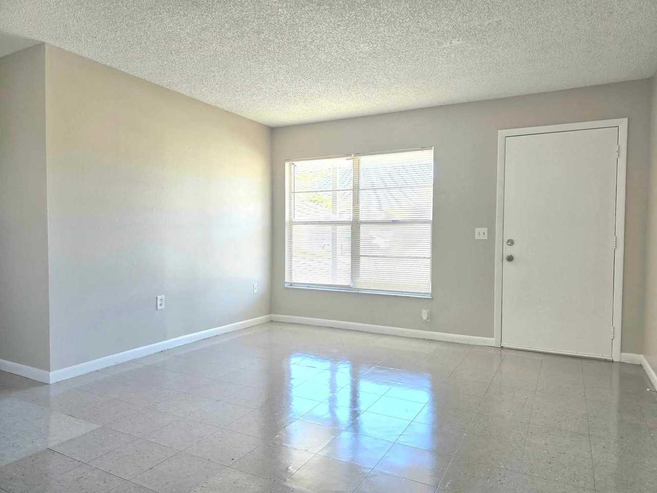 603 E Garden St - Photo 2 of 11