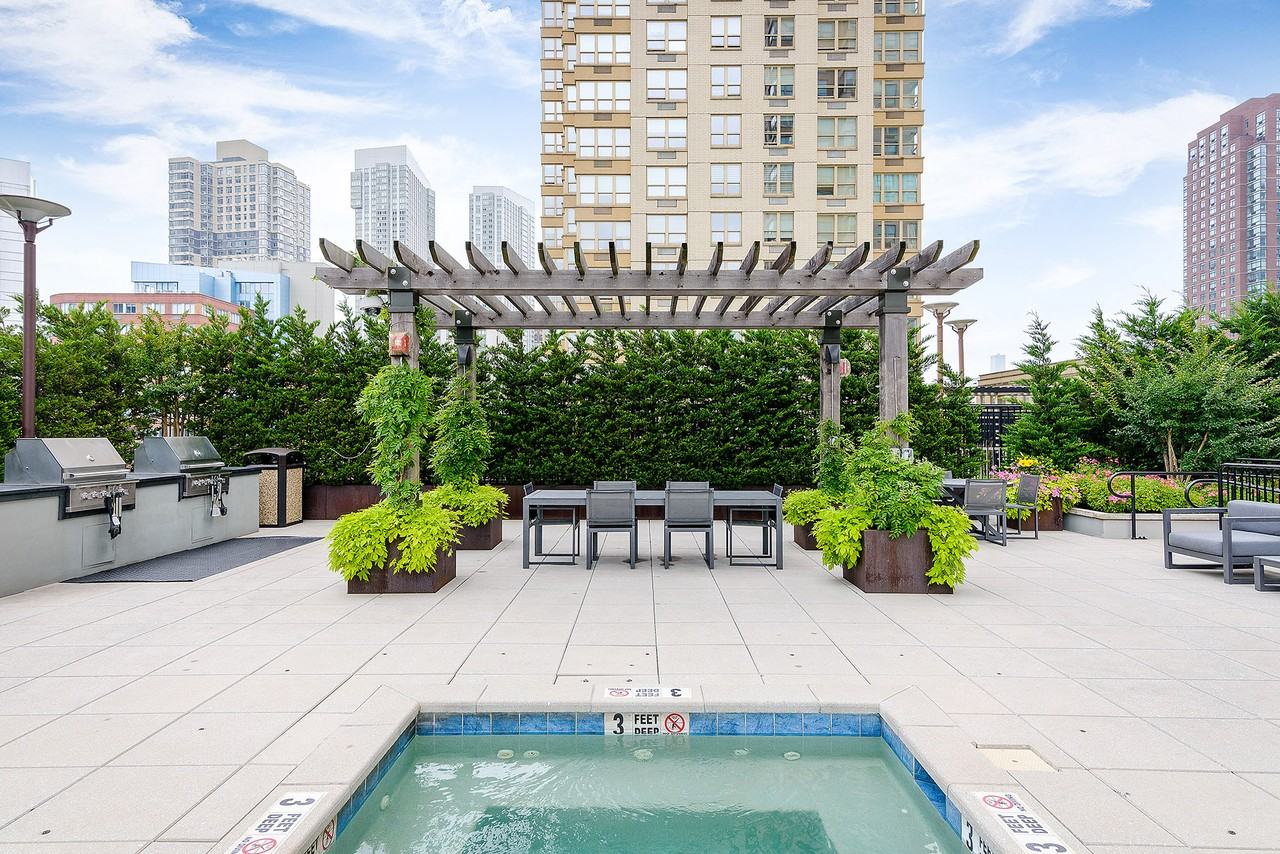 65 Bay Street Apartments - Photo 4 of 35